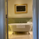Hotel The Punch Bowl